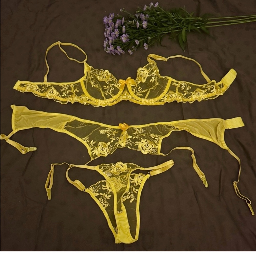 Elegant Yellow Lace Lingerie Set